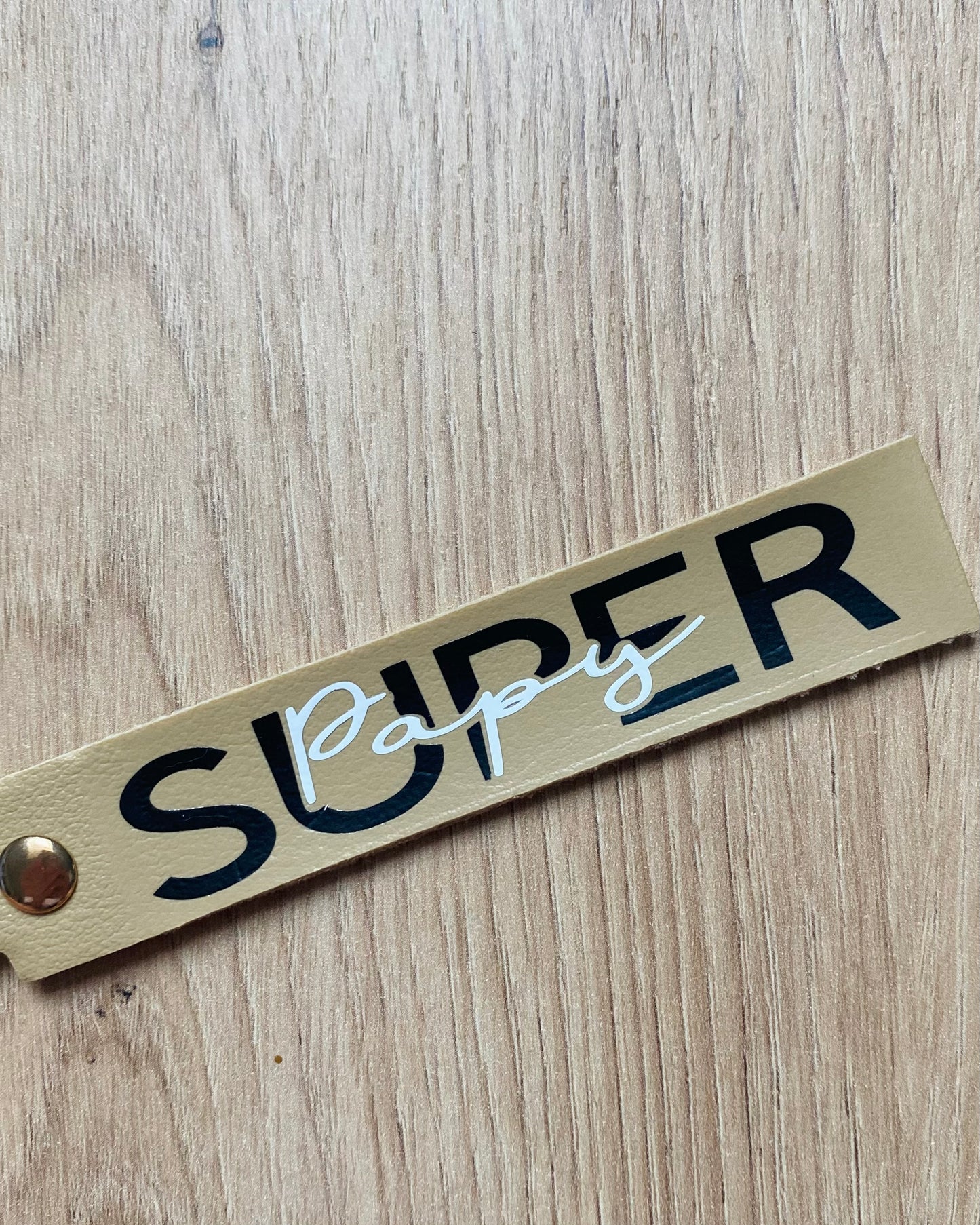 Porte-Clés « SUPER PAPI » 🩶